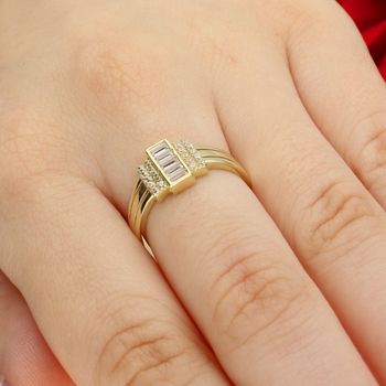 Złoty pierścionek damski 375 wysadzany cyrkoniami – duży, błyszczący Au 375.jpg